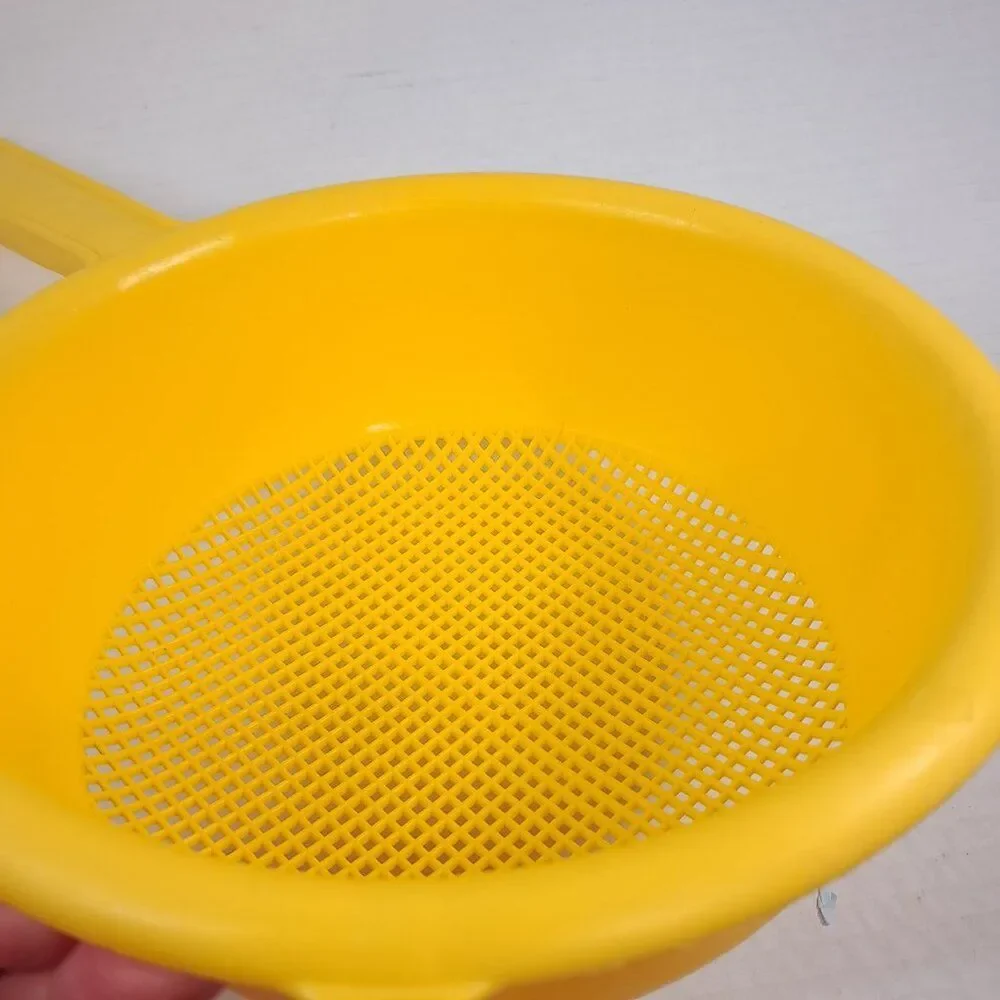 Vintage Action Ind Inc Yellow Plastic Colander Strainer Handle‎ Cheswick, PA